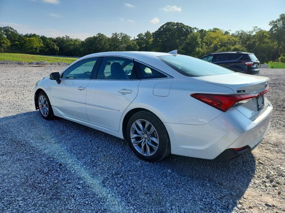 2022 TOYOTA AVALON XLE 2