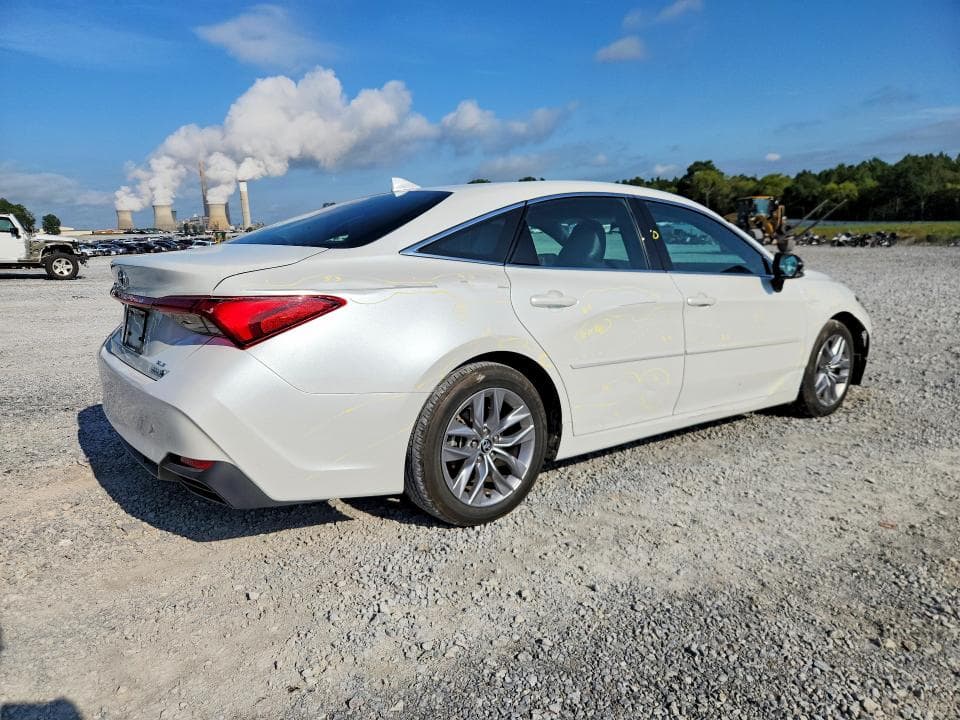 2022 TOYOTA AVALON XLE 3