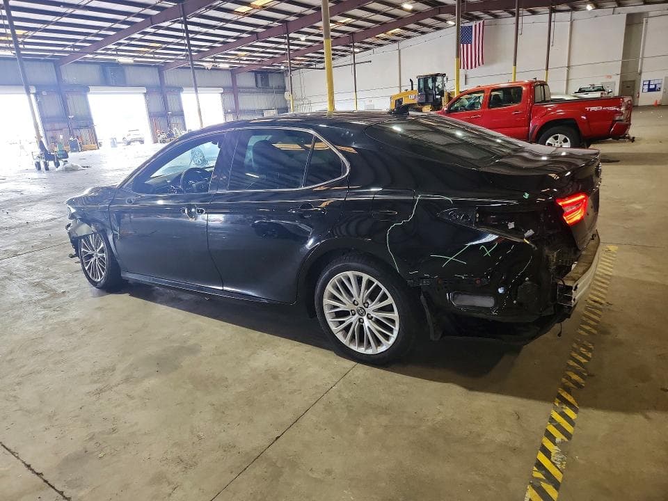 2019 TOYOTA CAMRY XLE 2
