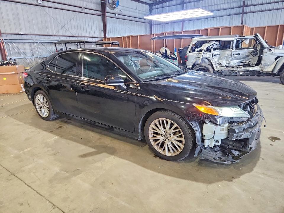 2019 TOYOTA CAMRY XLE 4