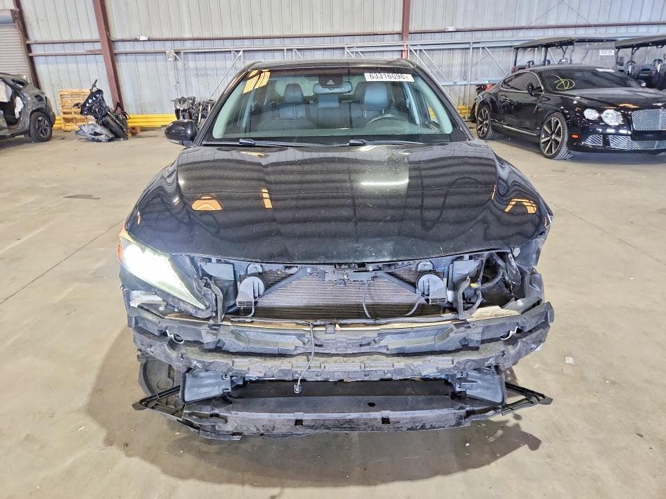 2019 TOYOTA CAMRY XLE 5