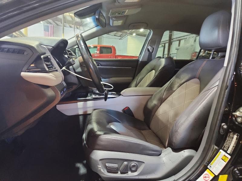2019 TOYOTA CAMRY XLE 7
