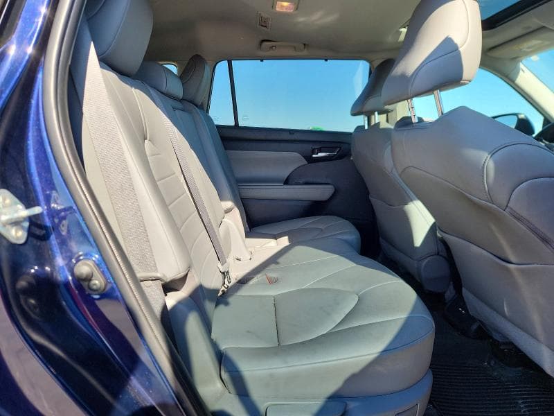 2020 TOYOTA HIGHLANDER HYBRID XLE 11