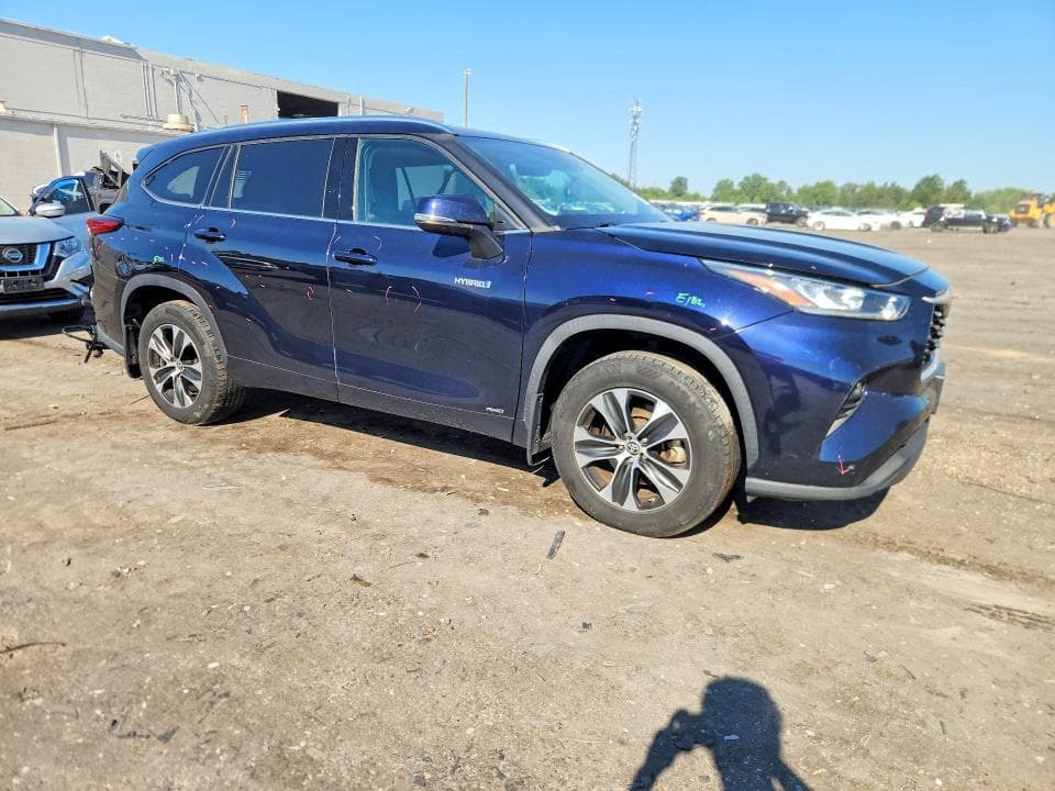 2020 TOYOTA HIGHLANDER HYBRID XLE 4