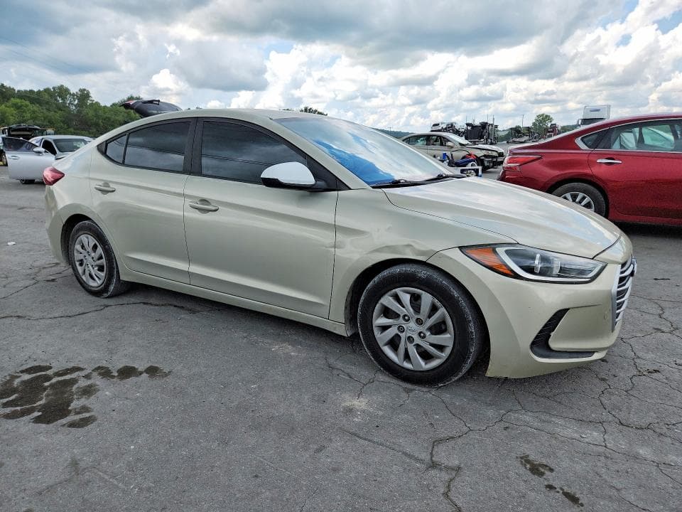 2017 HYUNDAI ELANTRA SE 4