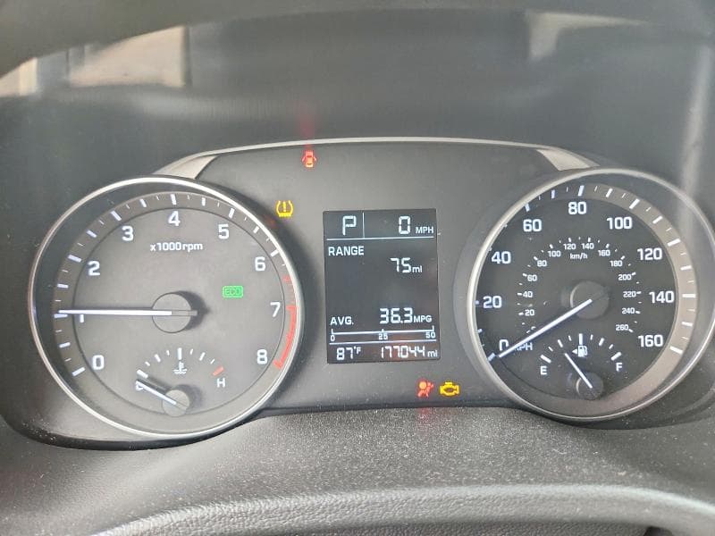 2017 HYUNDAI ELANTRA SE 9