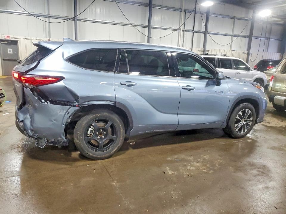 2020 TOYOTA HIGHLANDER HYBRID XLE 3