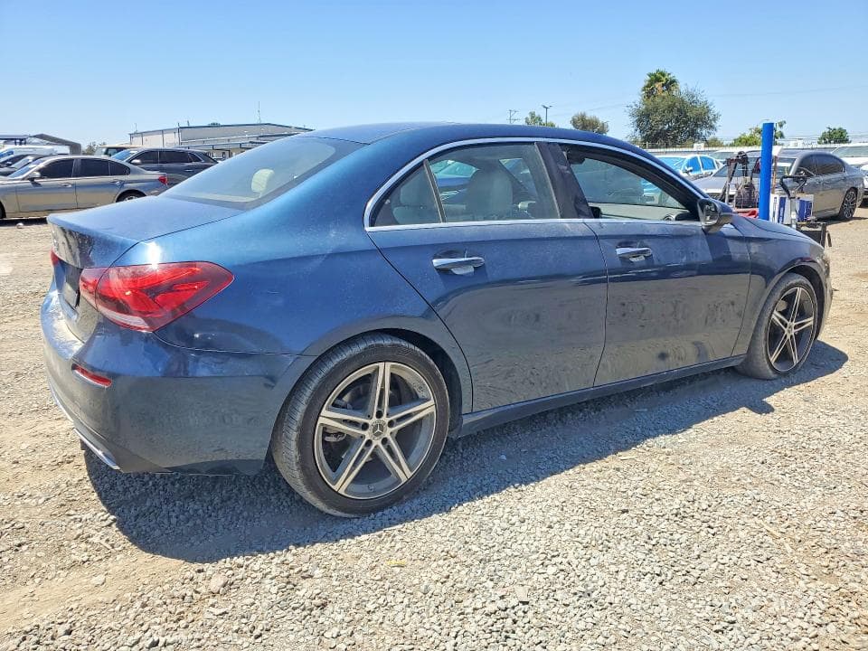 2020 MERCEDES-BENZ A 220 3