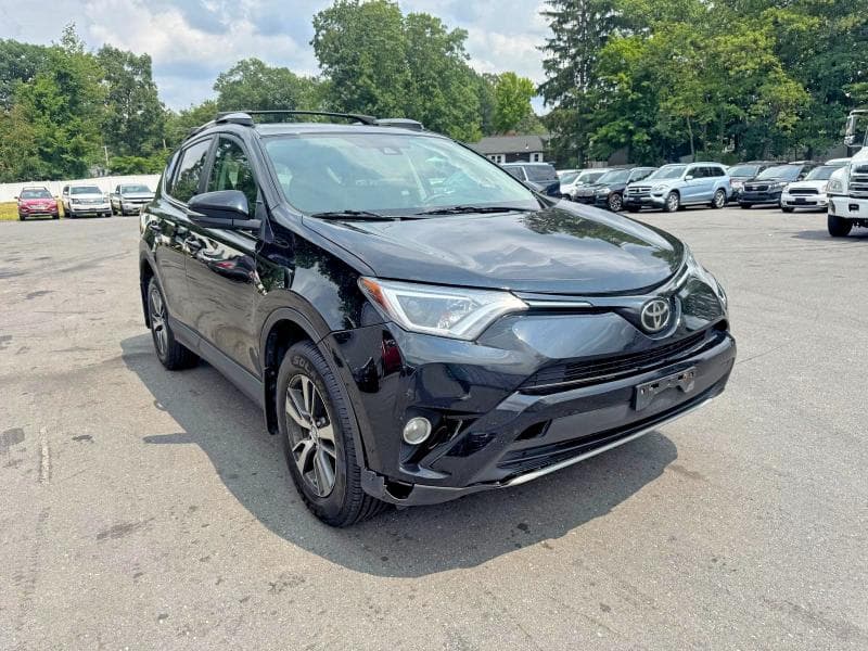 2017 TOYOTA RAV4 XLE 4