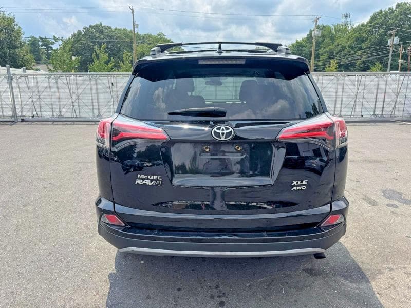 2017 TOYOTA RAV4 XLE 5