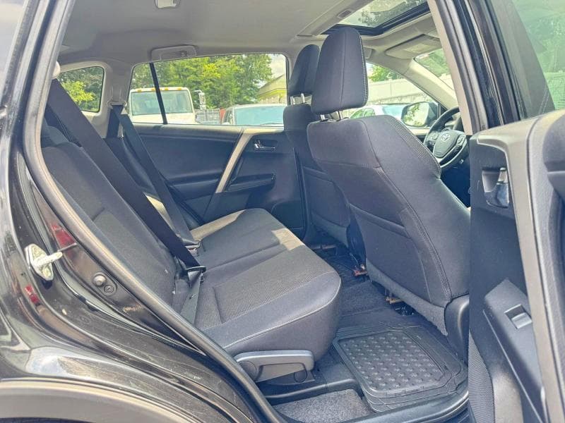2017 TOYOTA RAV4 XLE 8