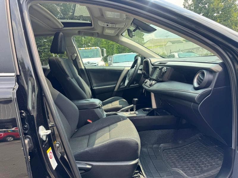 2017 TOYOTA RAV4 XLE 9