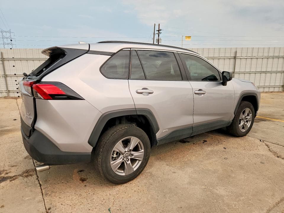 2024 TOYOTA RAV4 LE 3