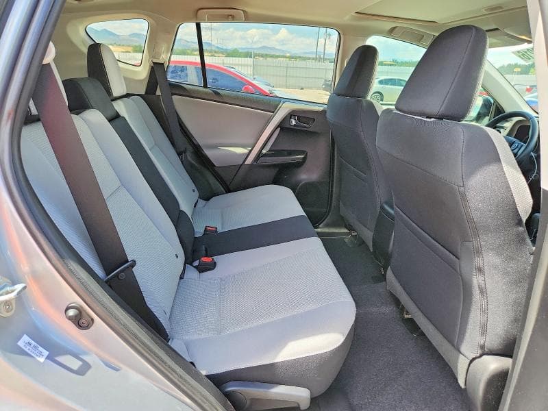 2017 TOYOTA RAV4 XLE 11