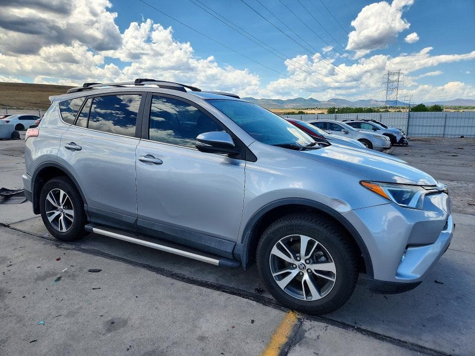 2017 TOYOTA RAV4 XLE 4