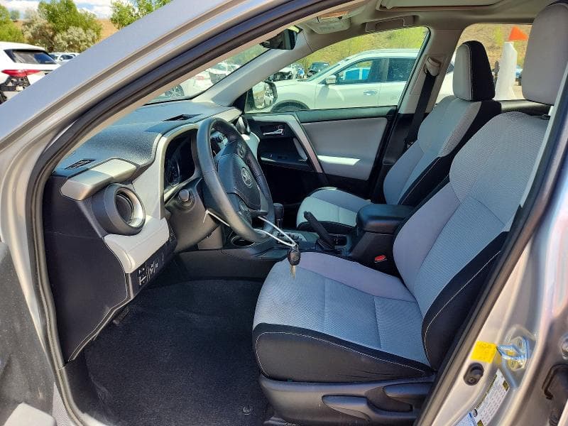 2017 TOYOTA RAV4 XLE 7
