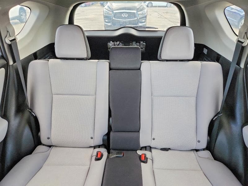 2017 TOYOTA RAV4 XLE 10