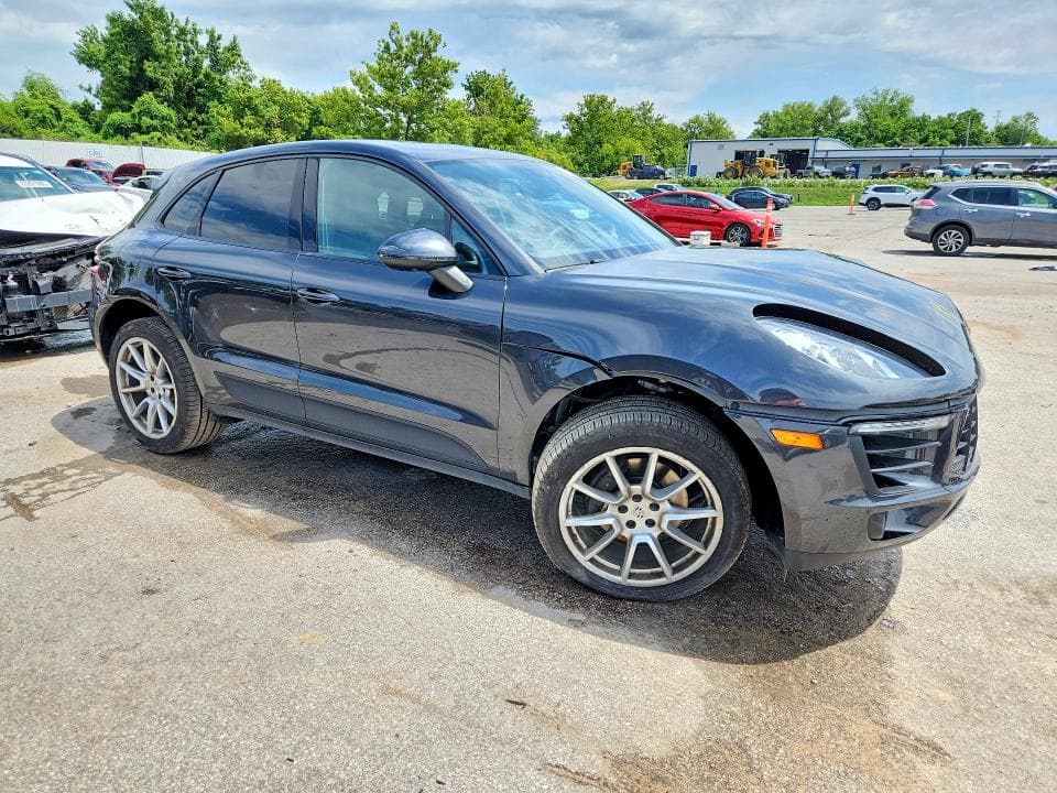 2017 PORSCHE MACAN 4