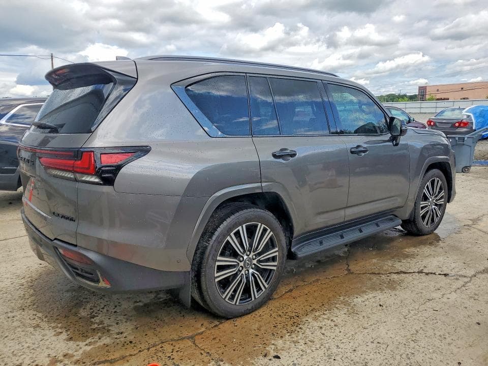 2026 LEXUS LX 700H LUXURY 3