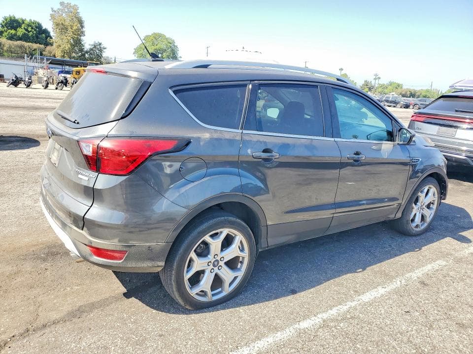 2019 FORD ESCAPE TITANIUM 3