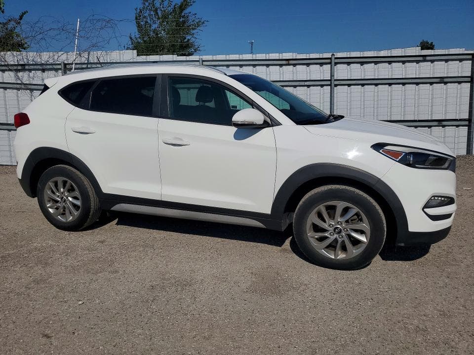 2017 HYUNDAI TUCSON SE 4