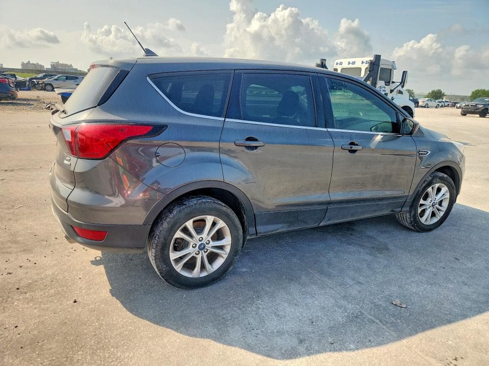 2019 FORD ESCAPE SE 3