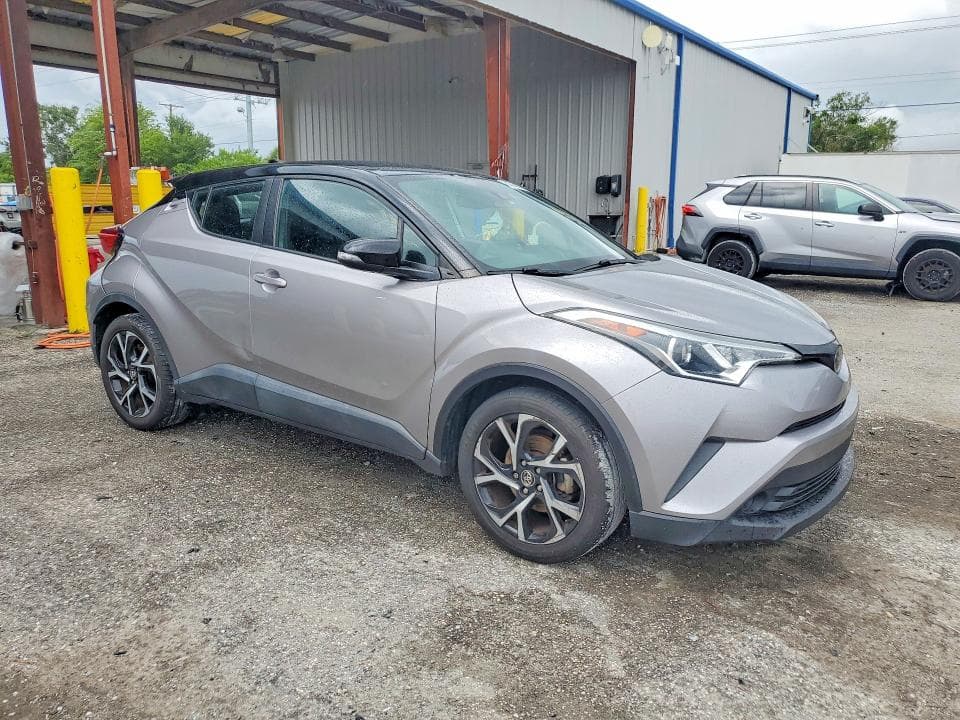 2019 TOYOTA C-HR XLE 4
