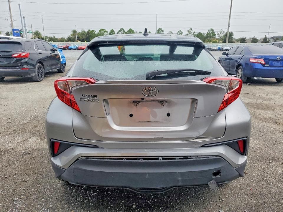 2019 TOYOTA C-HR XLE 6