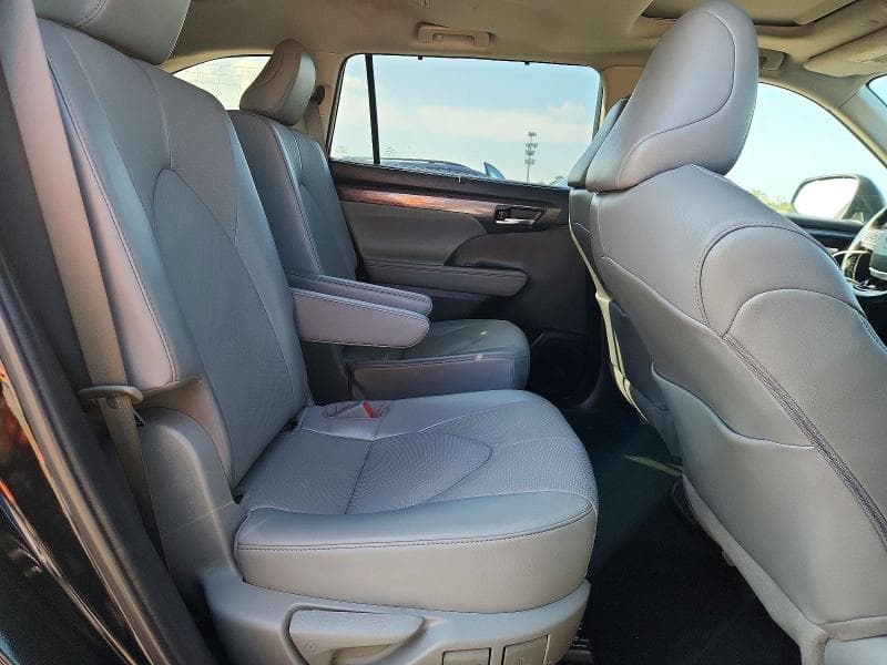 2022 TOYOTA HIGHLANDER LIMITED 11