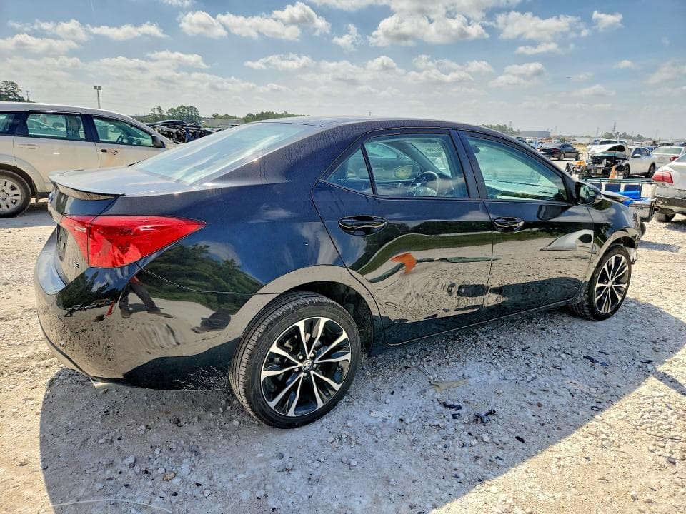 2019 TOYOTA COROLLA SE 3