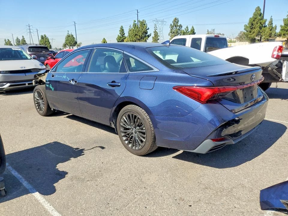 2019 TOYOTA AVALON HYBRID XSE 2