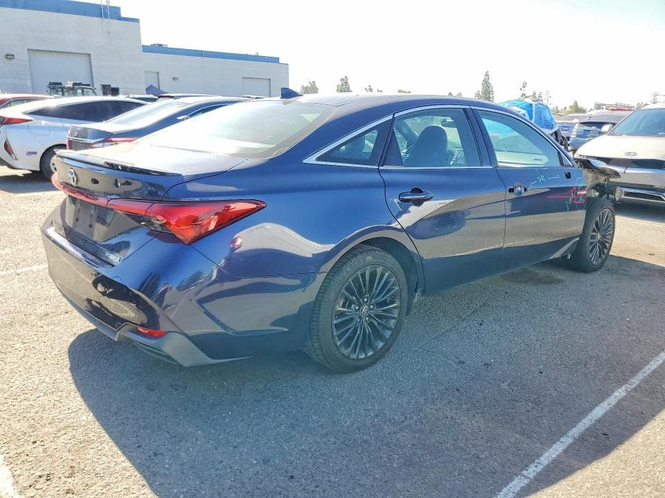 2019 TOYOTA AVALON HYBRID XSE 3