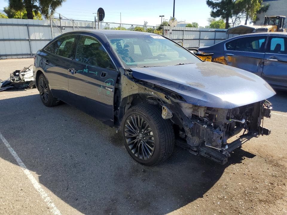 2019 TOYOTA AVALON HYBRID XSE 4