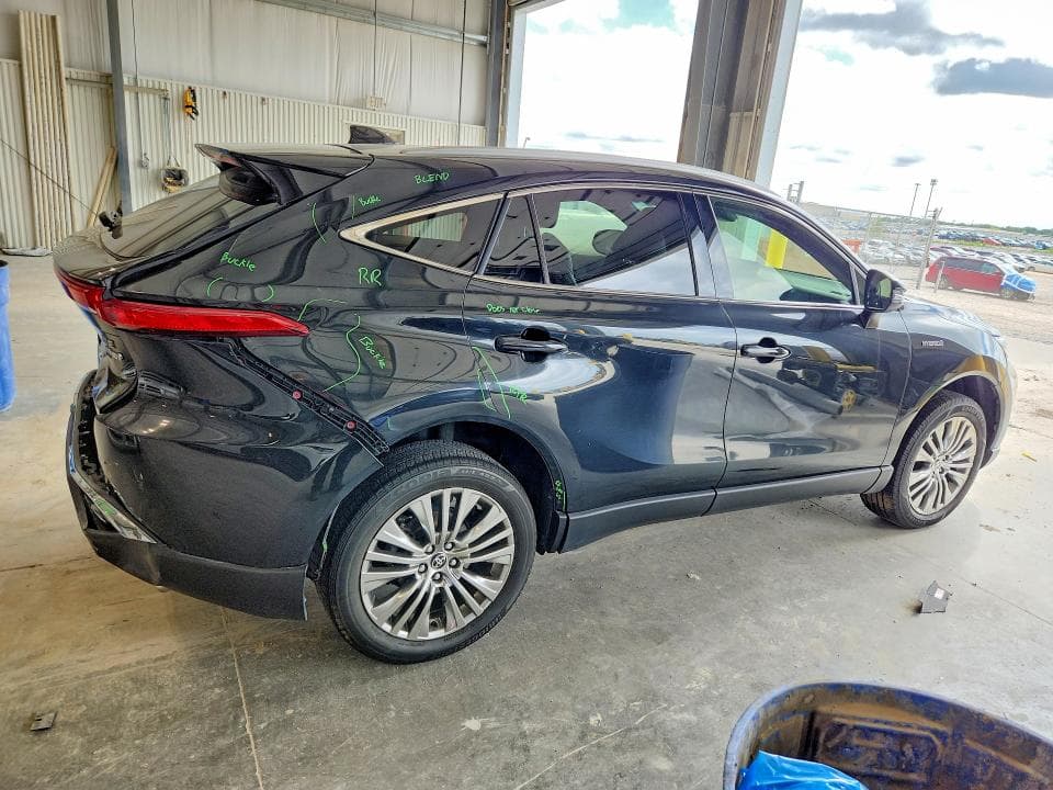 2021 TOYOTA VENZA 3