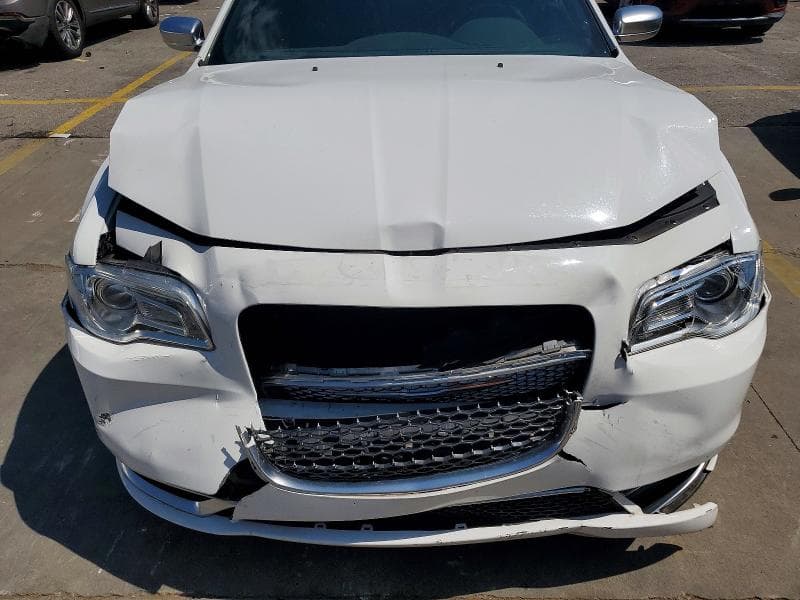 2017 CHRYSLER 300C PLATINUM 11