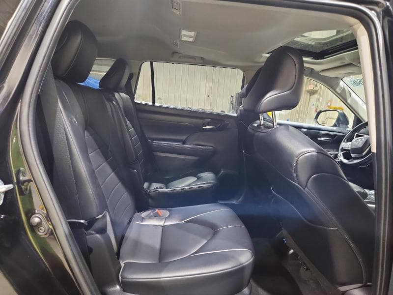 2022 TOYOTA HIGHLANDER XLE 11