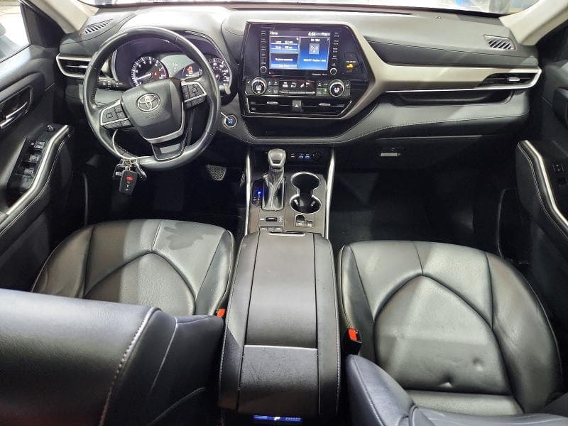 2022 TOYOTA HIGHLANDER XLE 8