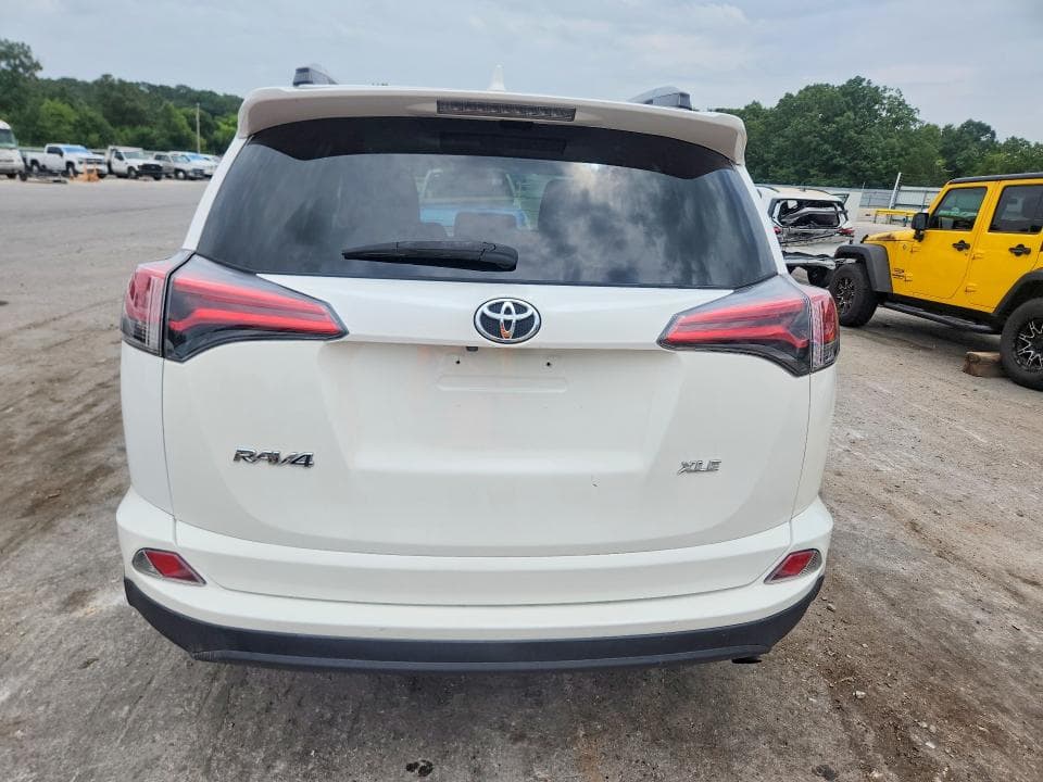 2018 TOYOTA RAV4 XLE 6