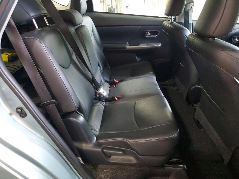 2017 TOYOTA PRIUS V FOUR 10