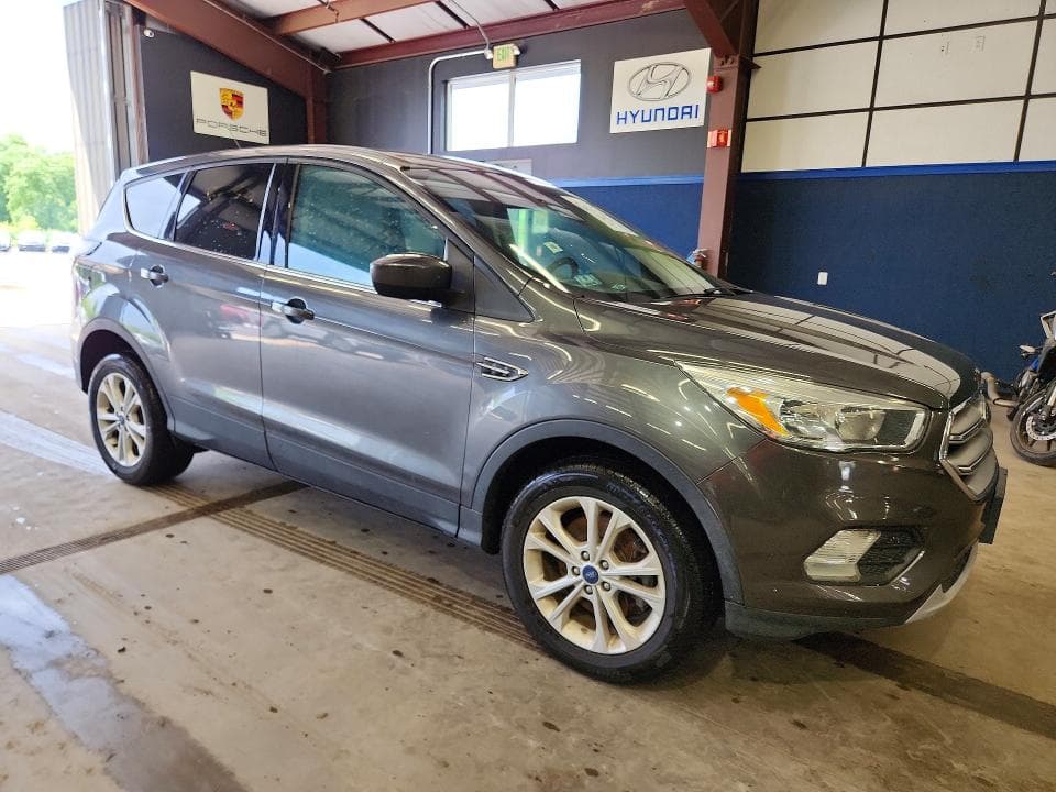 2017 FORD ESCAPE SE 4