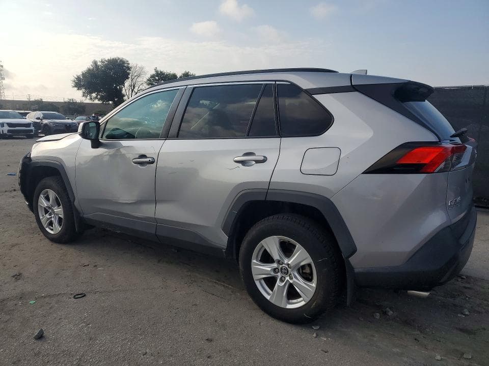 2021 TOYOTA RAV4 XLE 2