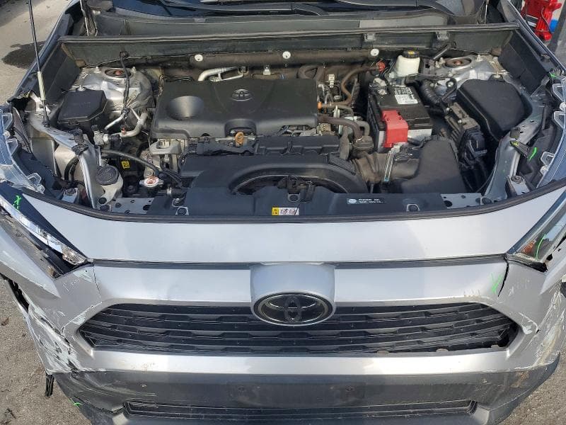2021 TOYOTA RAV4 XLE 12