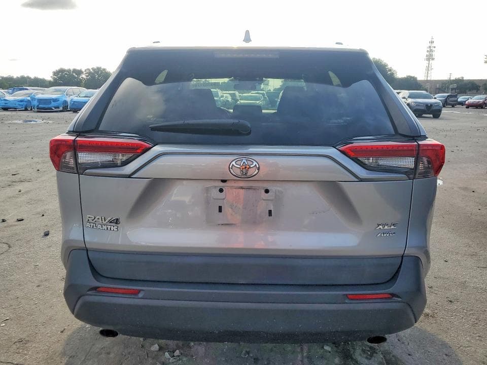 2021 TOYOTA RAV4 XLE 6