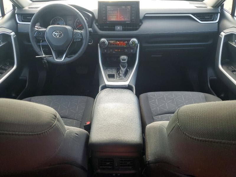 2021 TOYOTA RAV4 XLE 8