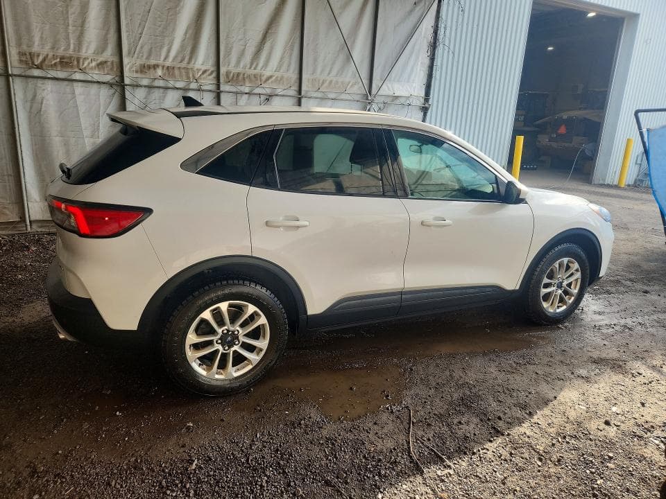 2021 FORD ESCAPE SE 3