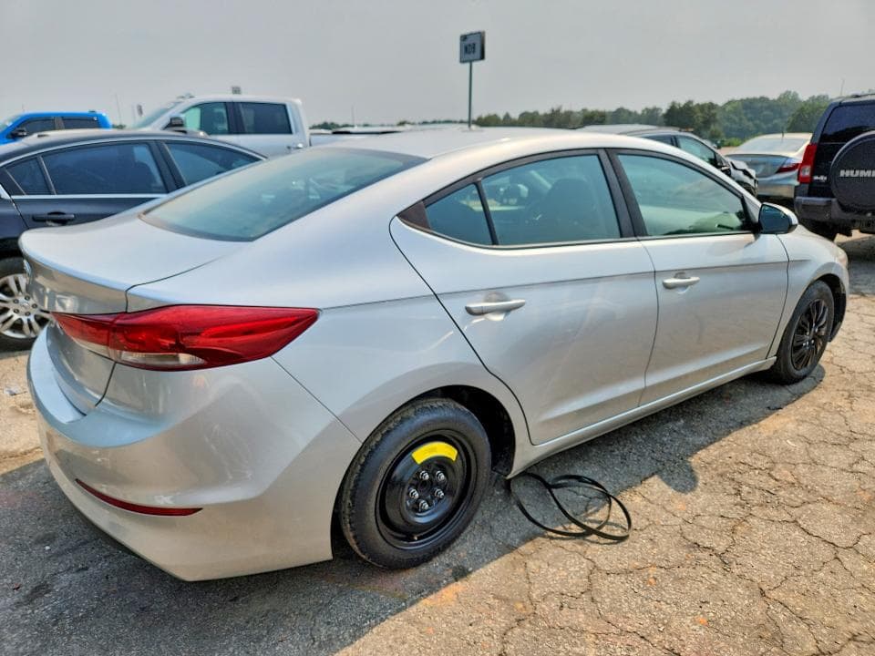 2018 HYUNDAI ELANTRA SE 3