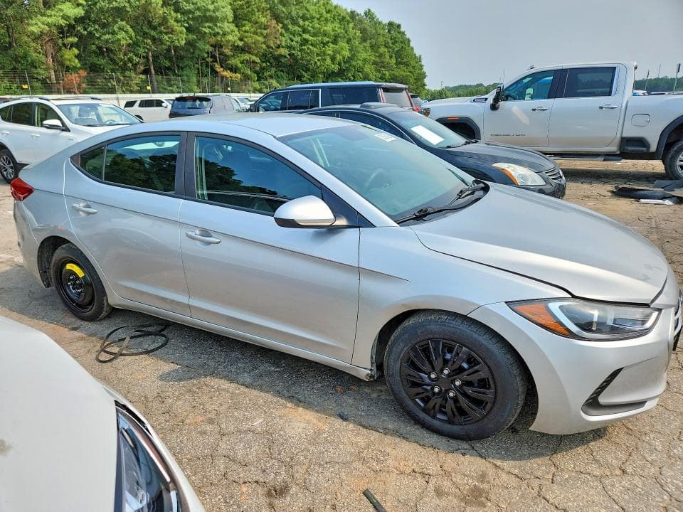 2018 HYUNDAI ELANTRA SE 4