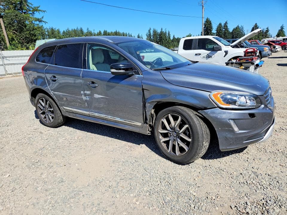 2017 VOLVO XC60 T6 DYNAMIC 4