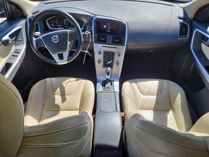 2017 VOLVO XC60 T6 DYNAMIC 8