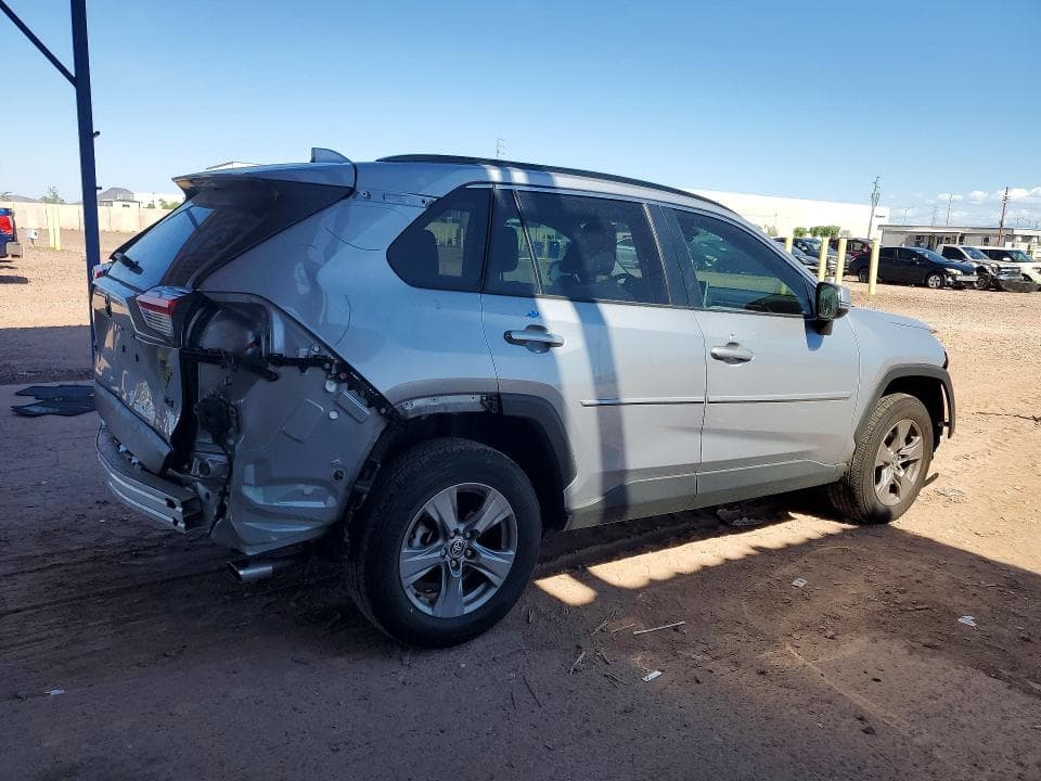 2024 TOYOTA RAV4 XLE 3